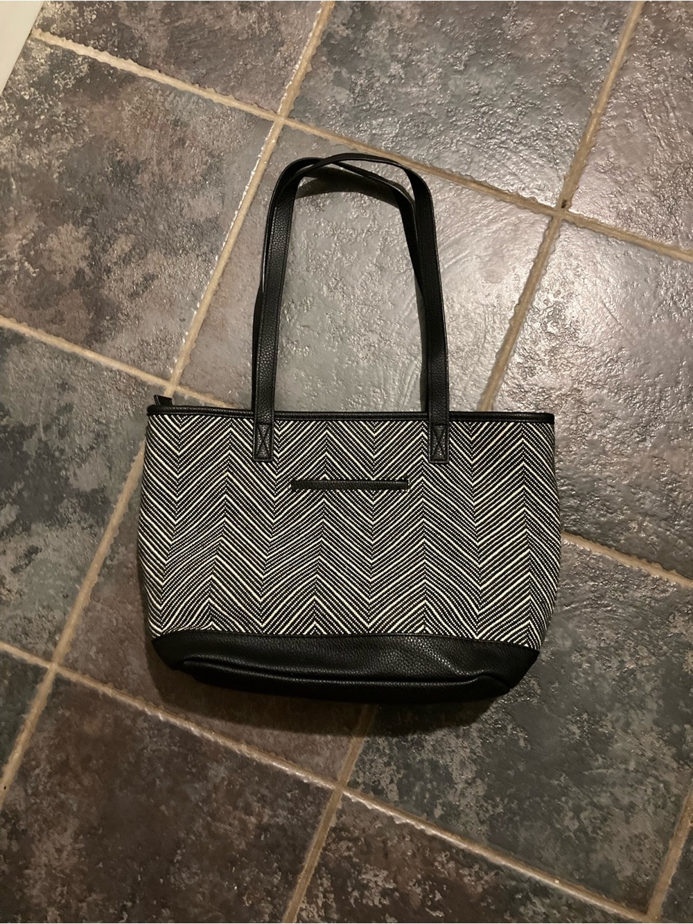 Thirty-One Little Dreamer Shoulder purse Black & White Herringbone Weave